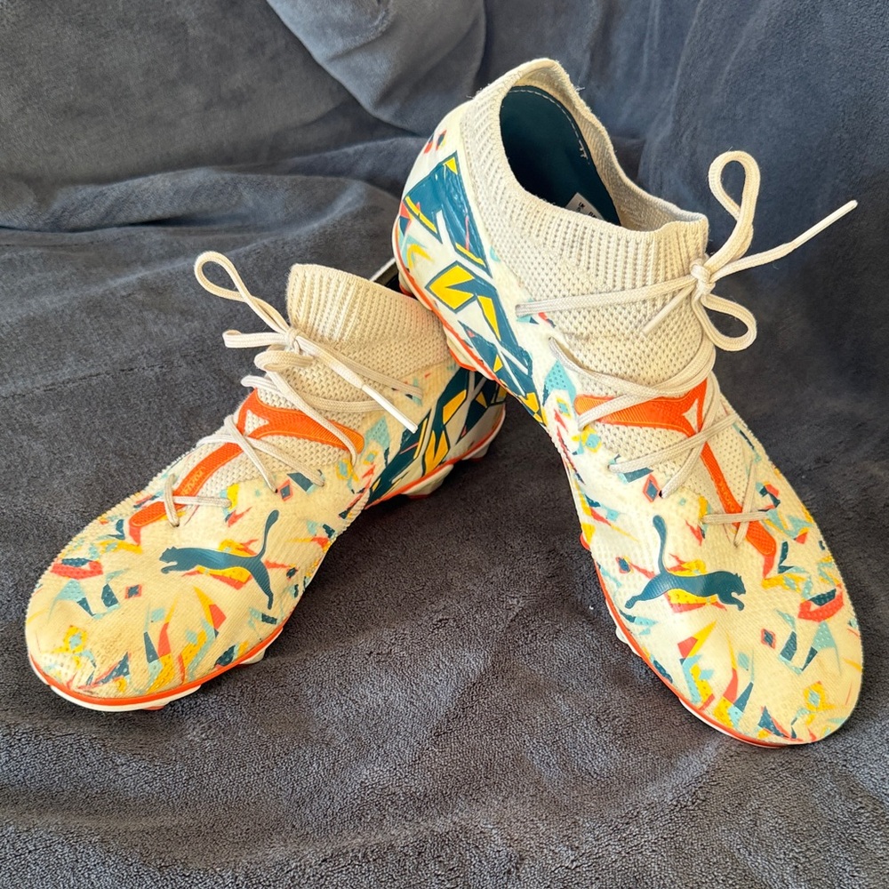 Puma Soccer Cleats Big Boys size 5.0 with Multicolor Design